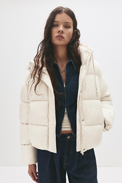 Pull & Bear Kısa kapüşonlu şişme mont