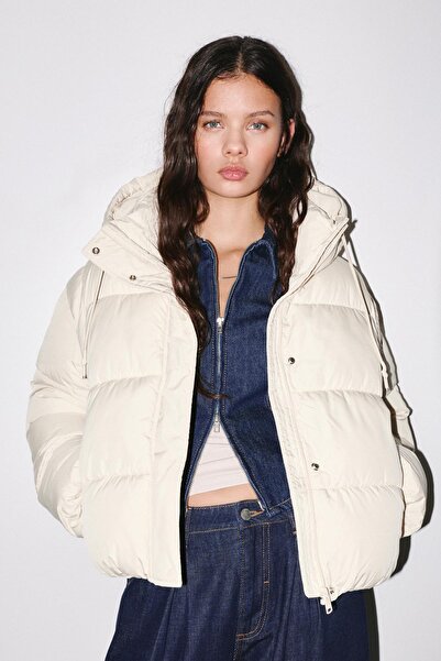 Pull & Bear Kısa kapüşonlu şişme mont