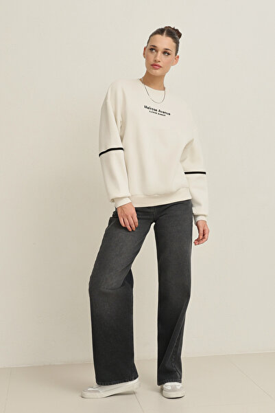 Amia&Co. Ecru Crew Neck Printed Oversize Sweatshirt