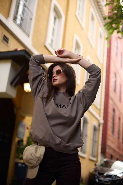 Amia&Co. Khaki Crew Neck Printed Oversize Sweatshirt
