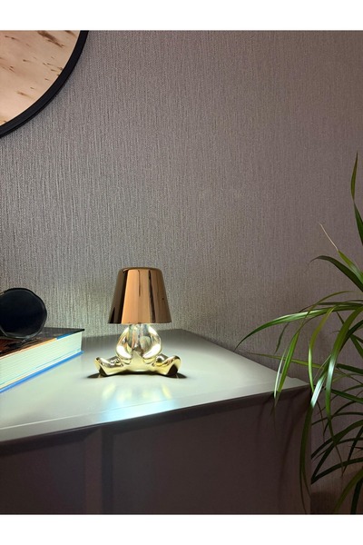 Home Figüratif LED Masa Lambası (Bacak Açan Figür) - ✨Işığın Estetik Yorumu✨