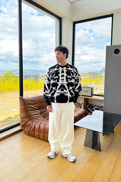 Flaw Wear Geometric Pattern Black Sweater