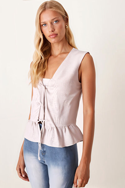 armonika Γυναικεία κρεμ μπλούζα με λαιμόκοψη σε σχήμα V με κορδόνι μπροστά με βολάν ARM-25Y001102