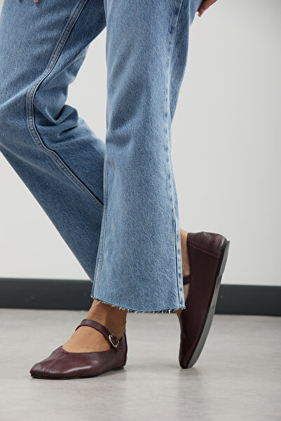 WilloWara حذاء دورا بإبزيم من الجلد الطبيعي