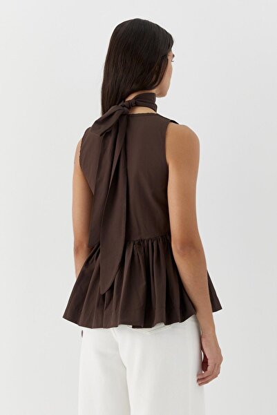 MARKALİSTE Μπλούζα χωρίς μανίκια με κορδόνι στη μέση σε καφέ χρώμα