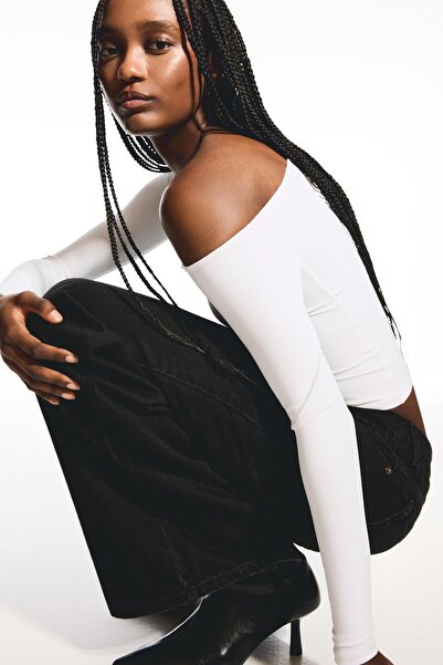 Bershka Long-sleeve T-shirt with asymmetric neckline