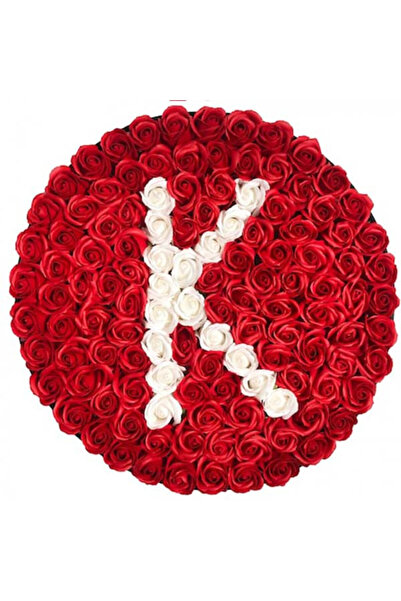 velve Aranjament floral personalizat cu litera, cutie rotunda neagra cu 125 t...