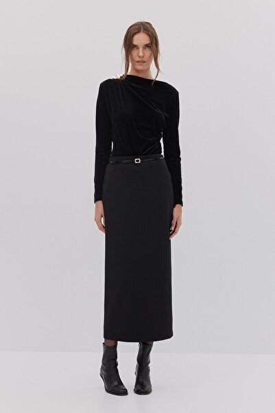 Shn KADİFE OMZU BROŞLU BODYSUIT