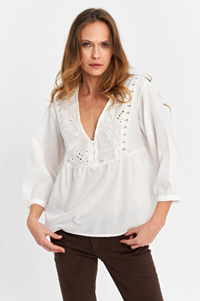 Cool & Sexy Women's Ecru Embroidery Detailed Blouse Mqs5837