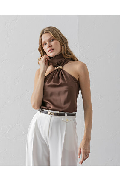 VUNTAL Buckle Sleeveless Satin Blouse