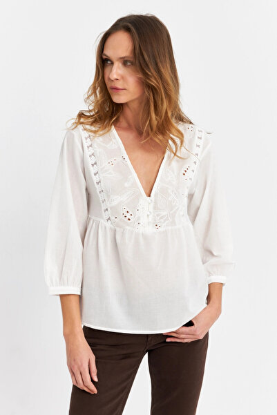 Cool & Sexy Women's Ecru Embroidery Detailed Blouse Mqs5837