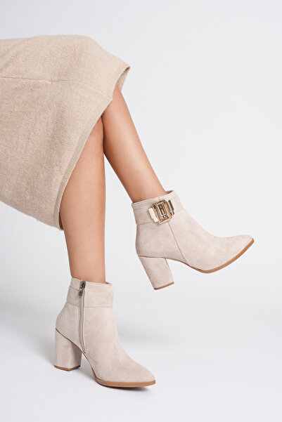 TOPUK Simley Bej Süet Tokalı Sivri Burunlu Kalın Topuklu Bot