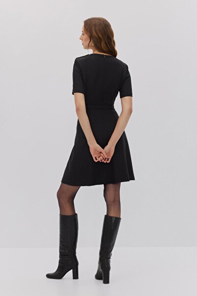 Shn OMZU DÜĞME DETAYLI KEMERLİ MİNİ ELBİSE