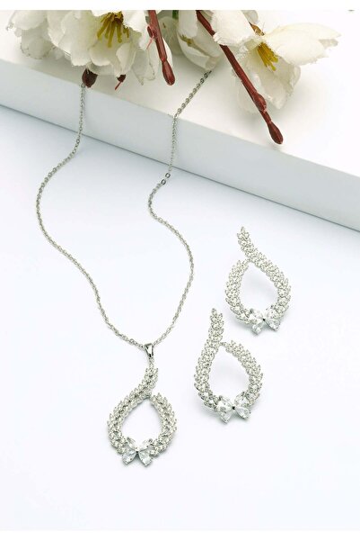 Avant-Garde Paris Ethereal Bow-shaped Earrings and Necklace set
