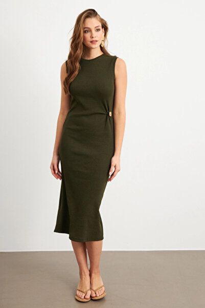 Cool & Sexy Sukienka midi z dekoltem w kolorze khaki i ozdobnymi guzikami dla kobiet TF74