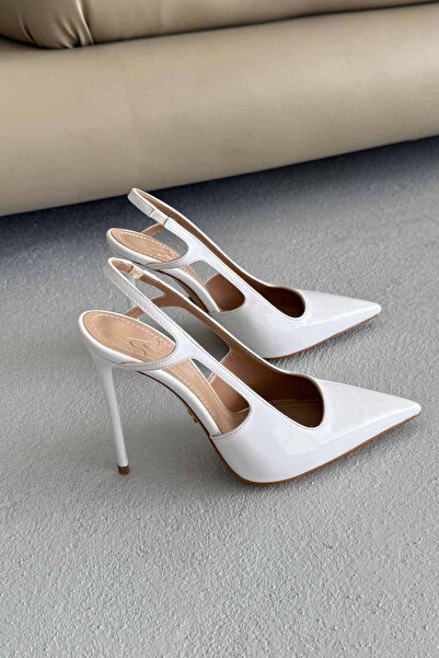 AYAKKABI PRENSİ Киндра БЕЯЗ РУГАН