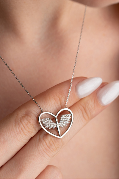 Two Arts Jewelry 925 Ayar Gümüş Melek Kanadı ve Kalp Motifli Kolye – Zirkon Taşlı – Kadın