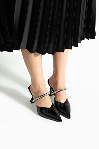 kevser shoes Βραδινά παπούτσια με λουστρίνι με πέτρινη λεπτομέρεια για νύχτα ...