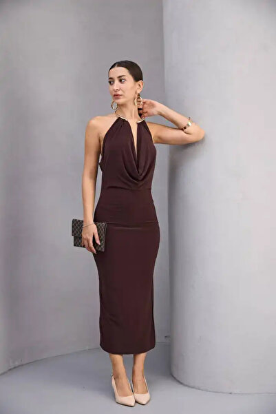 cemo BOYUNDAN AKSESUARLI DEGAJE YAKA ELBİSE