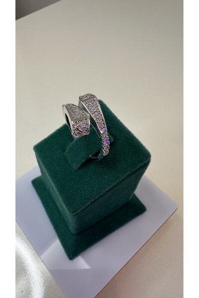 ela jewelry خاتم بتصميم متقاطع منحني ومرصع بالأحجار الكريمة