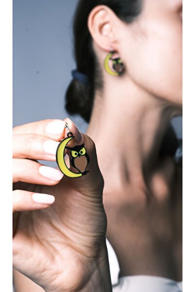 JUNIQ EDITION Fun Earrings – Yellow Moon & Owl Figure |   Swaying Design & St...