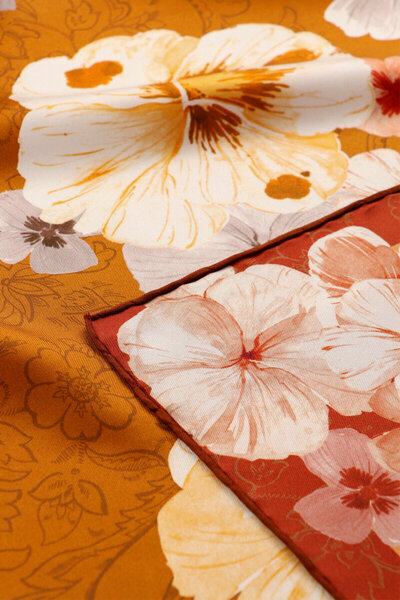 Bursa İpek Μεταξωτό μαντήλι διπλής όψης με σχέδιο κανέλας και μαργαρίτα