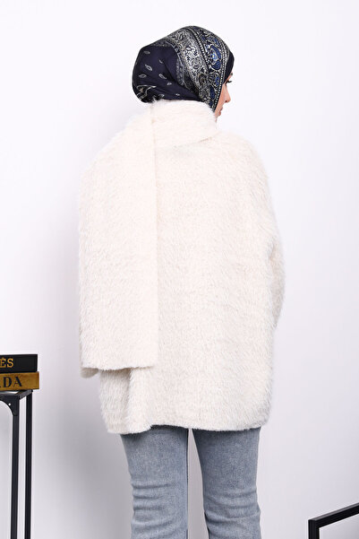 İmajButik Μπουφάν από ανγκόρα με κουμπιά και λεπτομέρεια με κρεμ κασκόλ