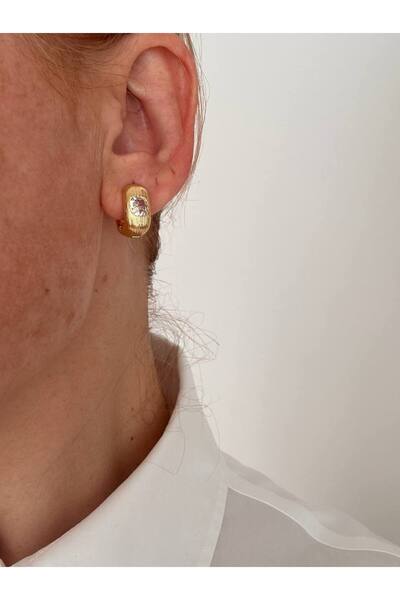 Esmeray Aksesuar Vip Çelik Gold Renk Zirkon Taşlı Lazer Kesim Oval Halka Küpe Genişlik 1,3 cm. Uzunluk 1,5 cm.