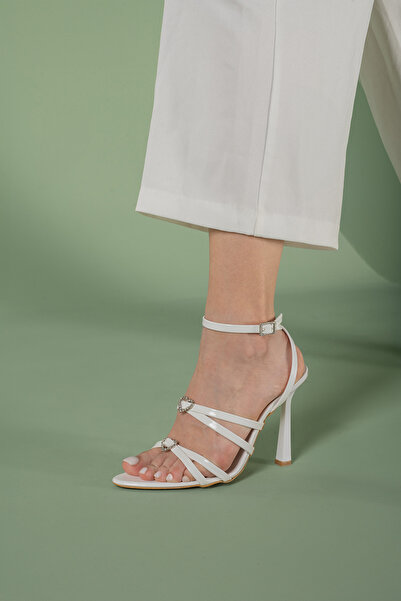 AYAKKABI PRENSİ Piele lacuită ALBĂ cu detaliu de cataramă Moyo Stone