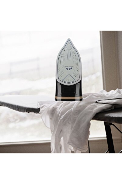 Daewoo Steam Iron, 320 Ml, Self-Cleaning, 2800 W, Ceramic Soleplate, Steam-Burst, Auto Shut-Off, Bla