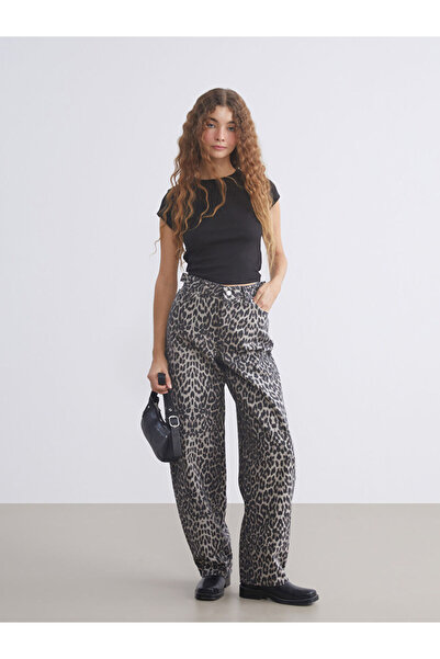 LC Waikiki Λαμπερές επιλογές από το Shining Store |   Γυναικείο τζιν παντελόνι με λεοπάρ σχέδιο με φαρδιά εφαρμογή