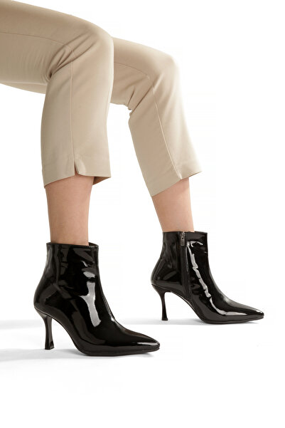 LUVETTO Sivri Burunlu Siyah Rugan 9 cm İnce Ökçeli Fermuarlı Kadın Botu Yeni Sezon