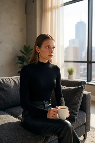 Imoda Kadın Siyah Parmak Detaylı Esnek Uzun Kollu Body