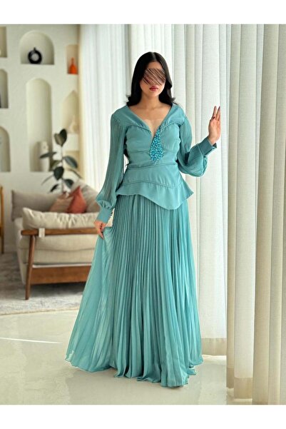 Opera Fashion فستان سهرة لون تيفاني راقي بتصميم ناعم وتطريز لامع