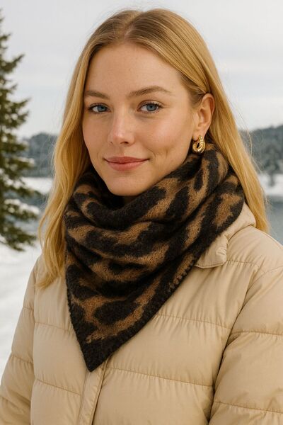 Axesoire 14809 Leopar Desenli Sim Detaylı Kahve Üçgen Triko Şal 75x190 cm