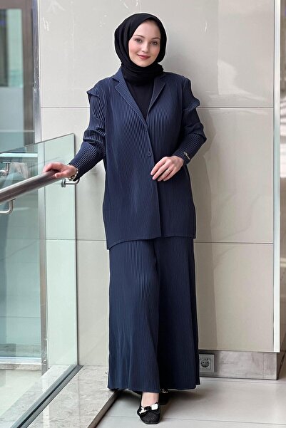 Ghisa Pleated Jacket and Pants Set