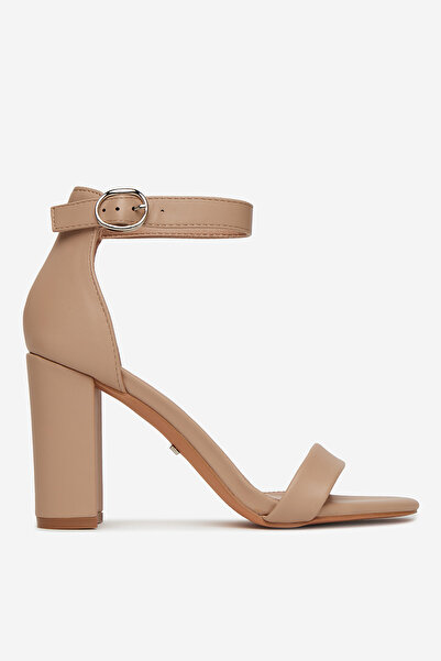 DeeZee Γυναικεία χαμηλά σανδάλια με μπεζ τακούνι 38