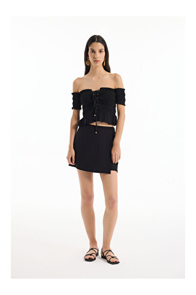 LC Waikiki Dokulu Bağcık Detaylı Şort Etek Siyah