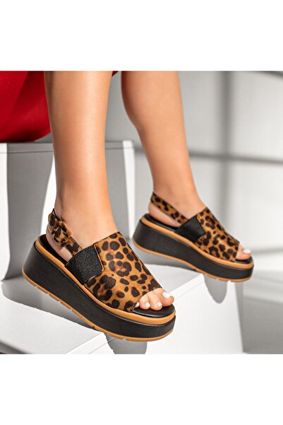 BMoD Sandale maro pentru femei cu platformă și imprimeu MOD13526