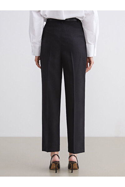 LC Waikiki Beli Kemerli Loose Fit Kadın Pileli Pantolon