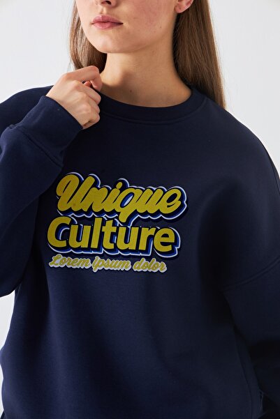 The Champ Clothing Γυναικείο φούτερ Oversize Unique Culture με στάμπα σε μπλε ναυτικό – Λαιμόκοψη, 3 κλωστές από φλις με ανάγλυφο