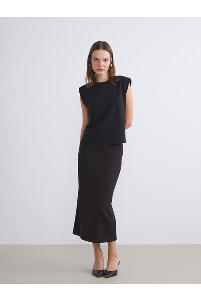 LC Waikiki قميص رياضي أسود برقبة دائرية للنساء