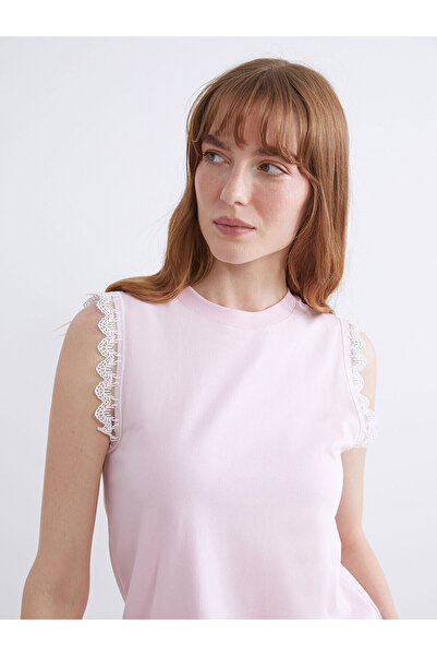 LC Waikiki بلوزة فيزيون نيو سيزون بياقة دائرية وتفاصيل من الدانتيل