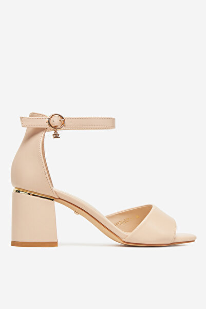 DeeZee Γυναικεία χαμηλοτάκουνα σανδάλια με μπεζ τακούνι 37