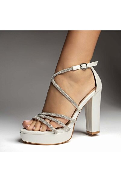 Modlet.ro Women's white thick-heel sandals with metallic details MOD13533