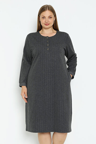 İntensive Γυναικείο φόρεμα με μακρυμάνικο ζακάρ με κουμπιά και τσέπες