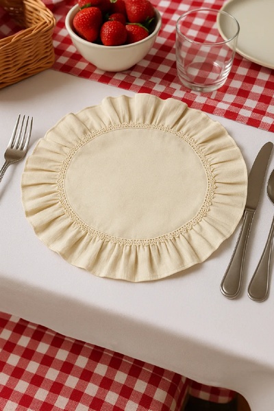 Trouvaille Dantel Detaylı Fırfırlı Yuvarlak Amerikan Servis - Kumaş Sunum Sup...