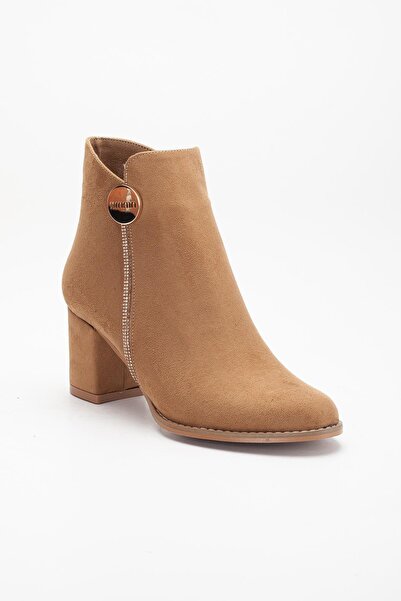 Dilimler Ayakkabı Tan γυναικείες μπότες με τακούνι από σουέτ με λεπτομέρεια από πέτρα με στρογγυλή μύτη