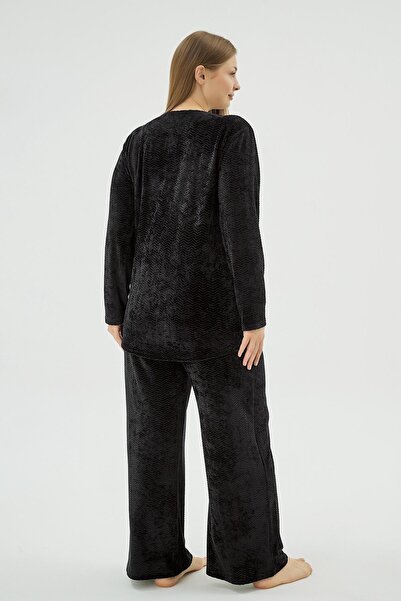 Sevim Women's Black Color Plus Size Velvet Crew Neck Wide Leg Pajama Set C3T7N171
