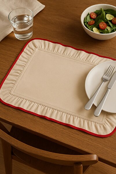 Trouvaille Kırmızı Biyeli Fırfırlı Dikdörtgen Servis - Krem Rengi Kumaş Supla